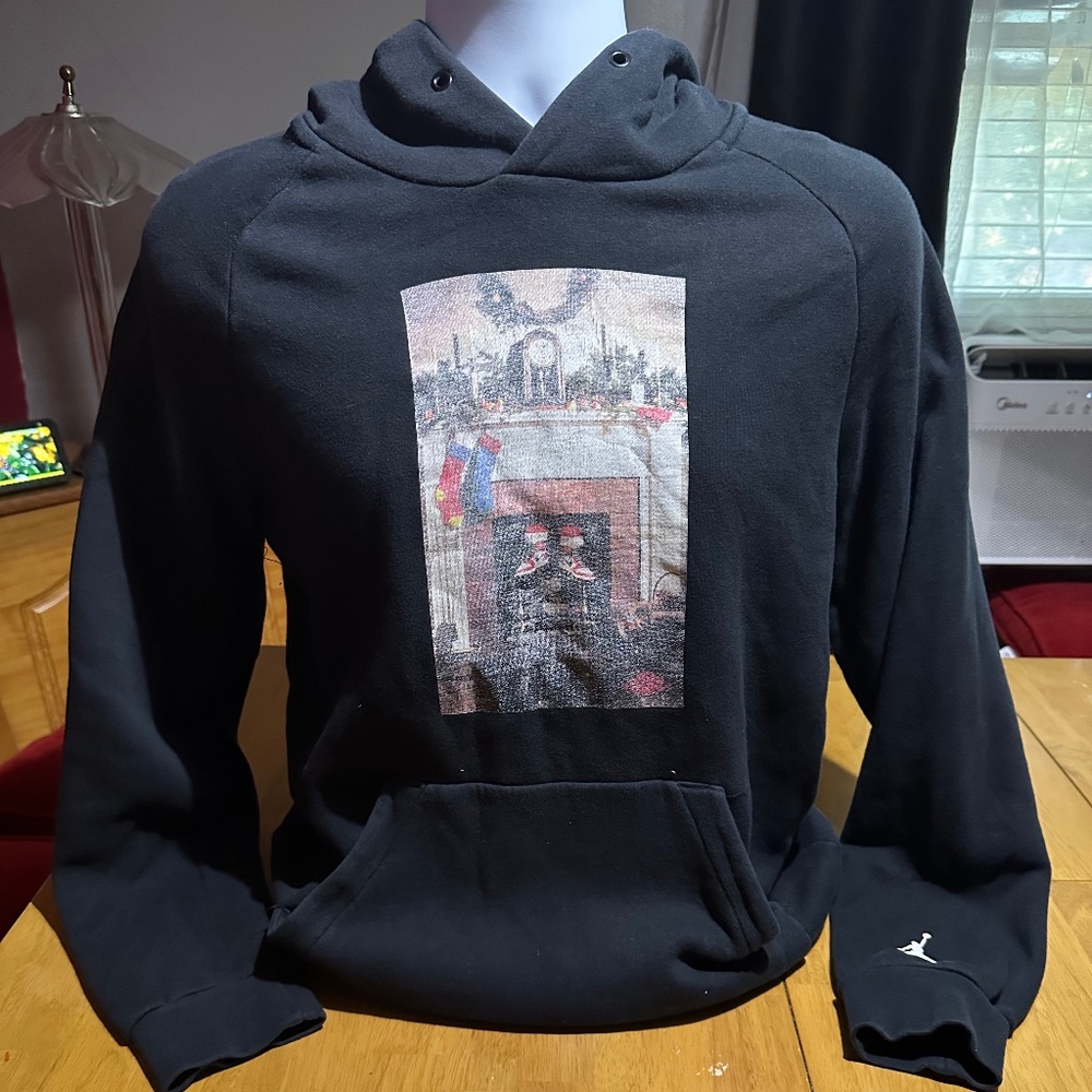 Guc, Men’s Jordan pullover hoodie, size small, black